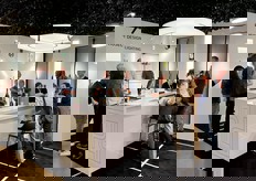 A pleasant hustle and bustle at PD Lighting, importer of various lighting brands, such as Axolight, Esse-Ci, Lumen Center Italia, and Panzeri. In addition, they are active as lighting consultants for the business market.